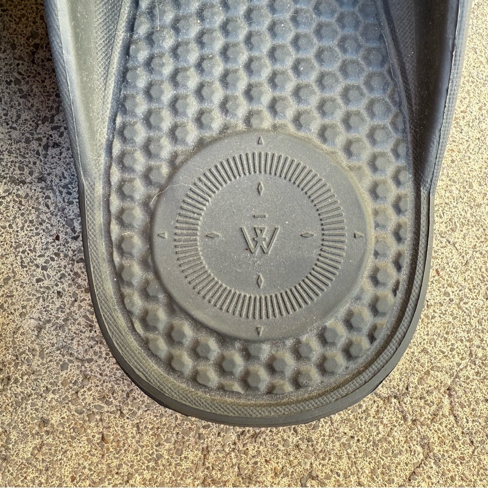 NWT Totes Black Flip Flops - Picture 7 of 7
